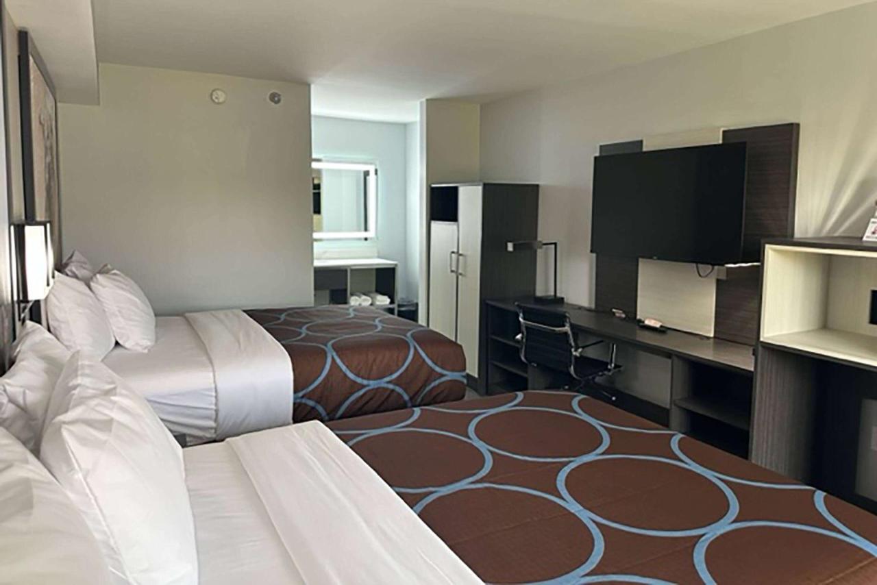 Super 8 By Wyndham Baltimore Northwest Екстериор снимка