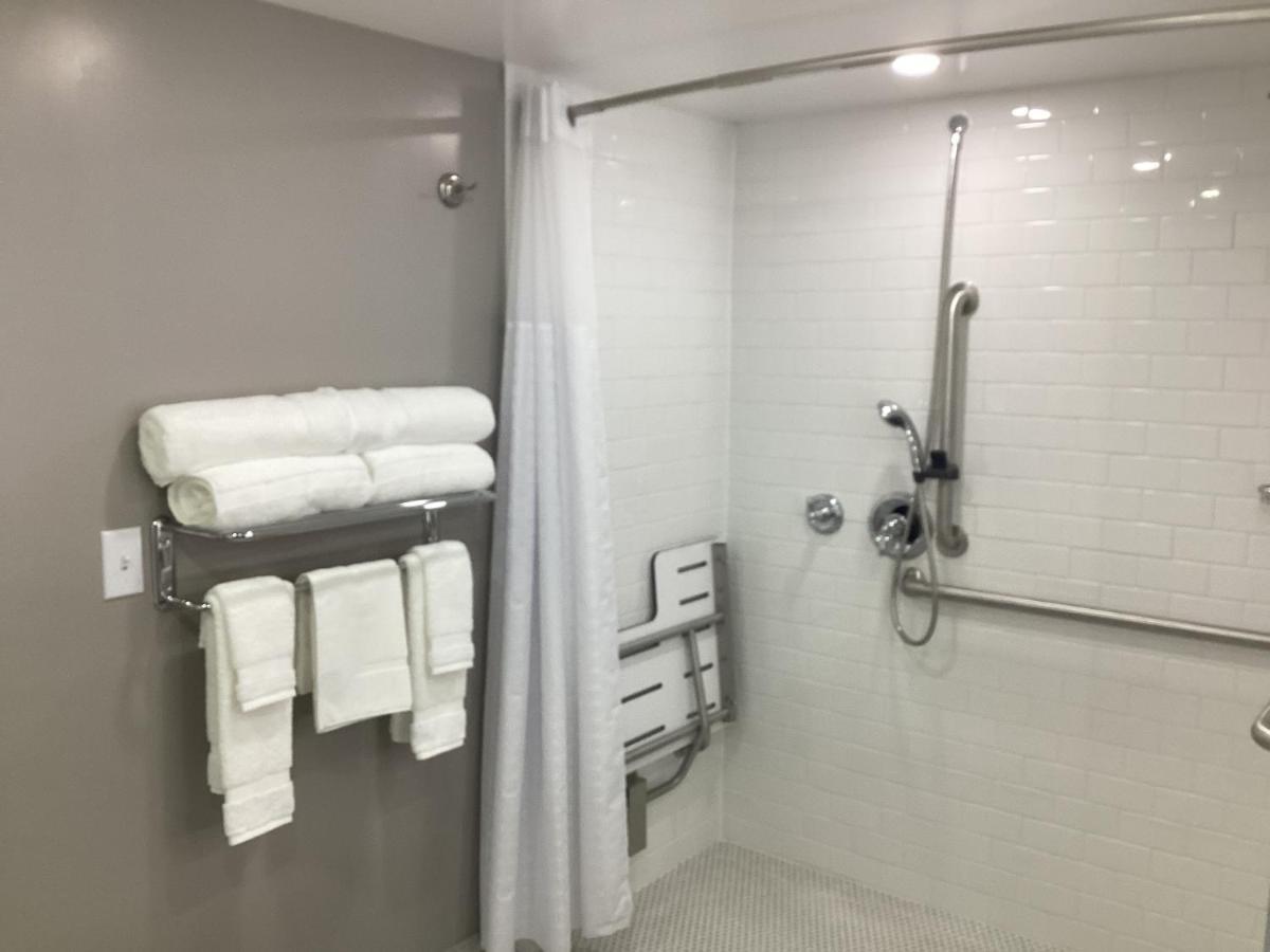 Super 8 By Wyndham Baltimore Northwest Екстериор снимка