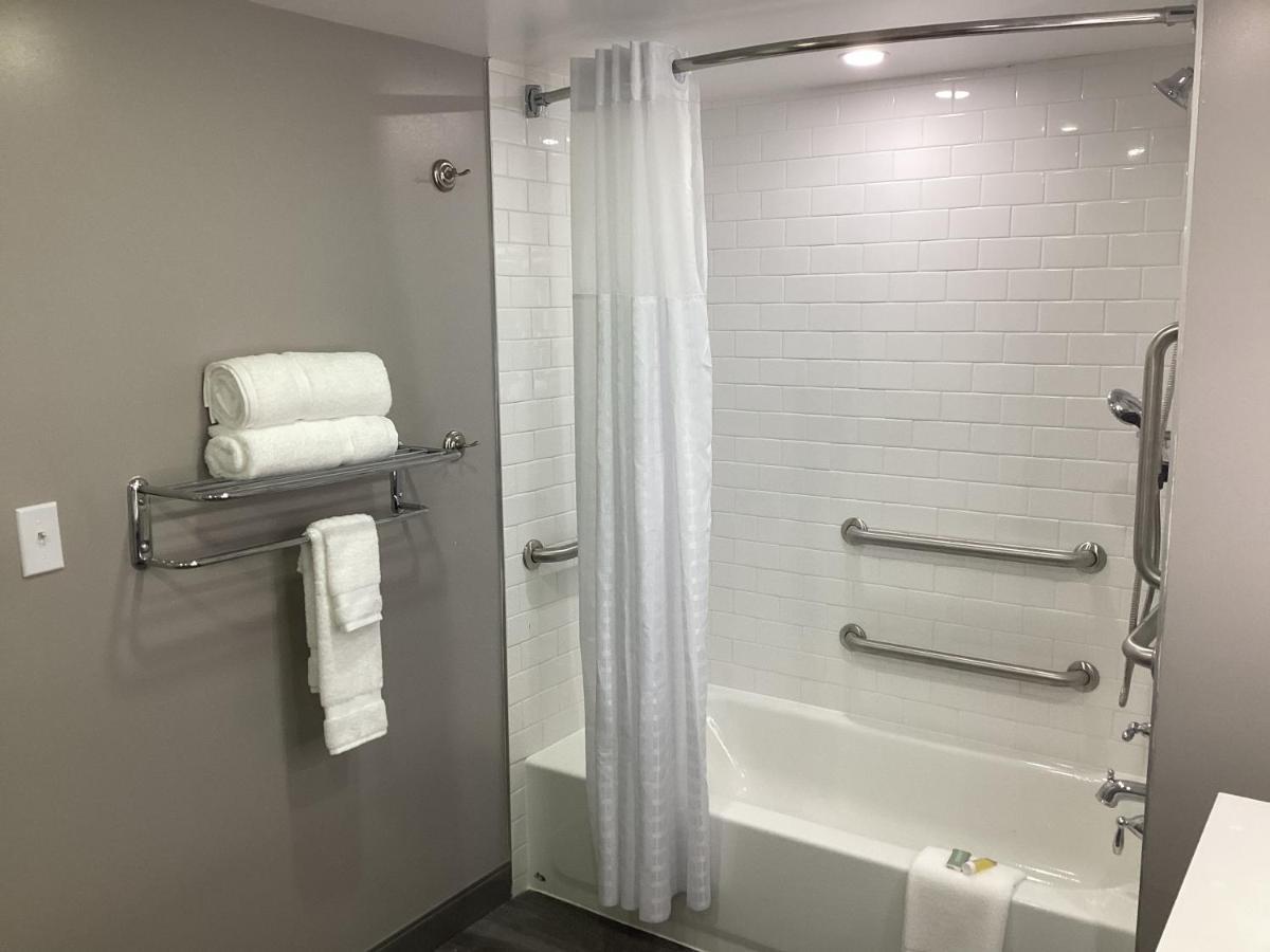 Super 8 By Wyndham Baltimore Northwest Екстериор снимка
