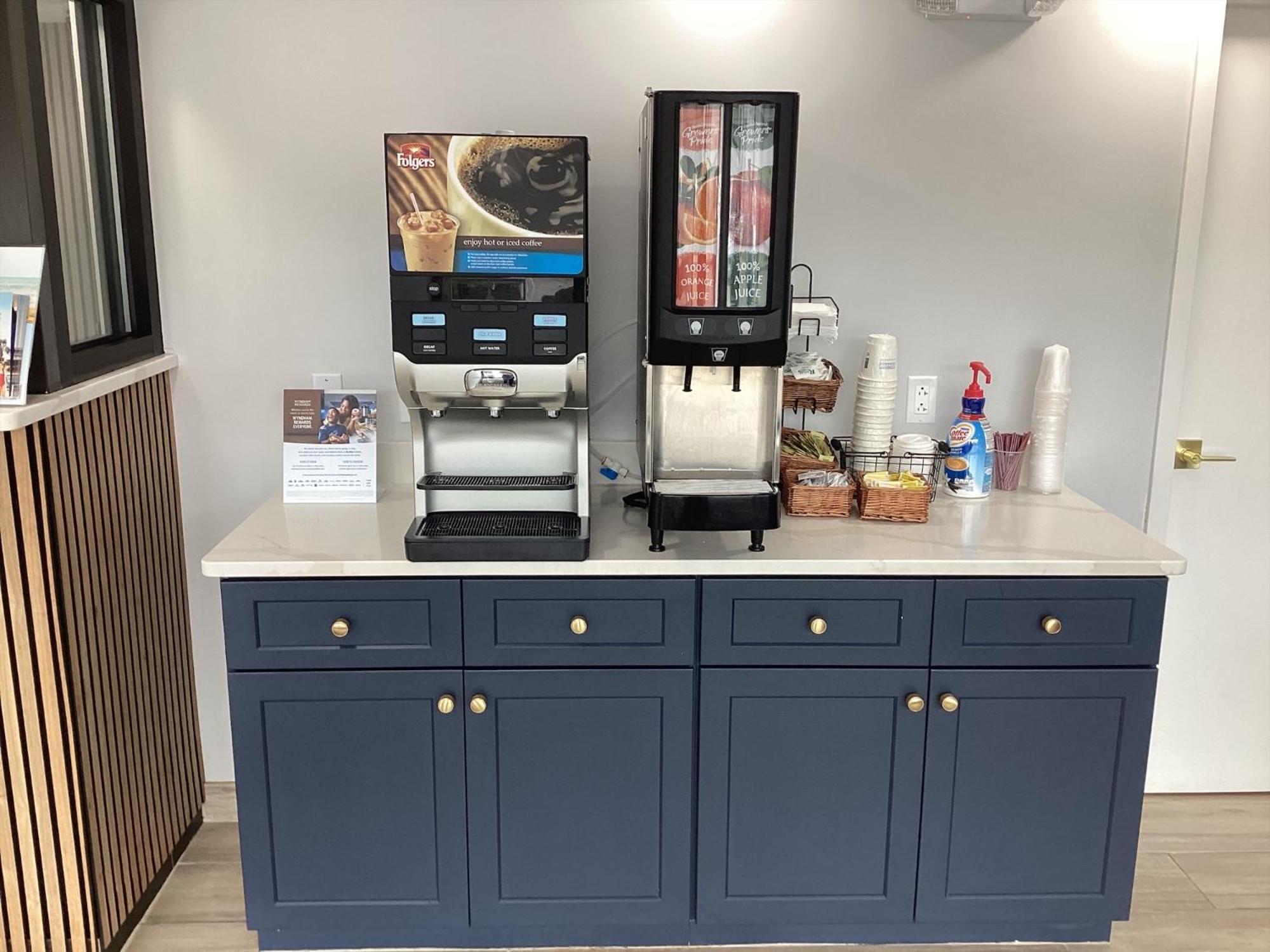 Super 8 By Wyndham Baltimore Northwest Екстериор снимка