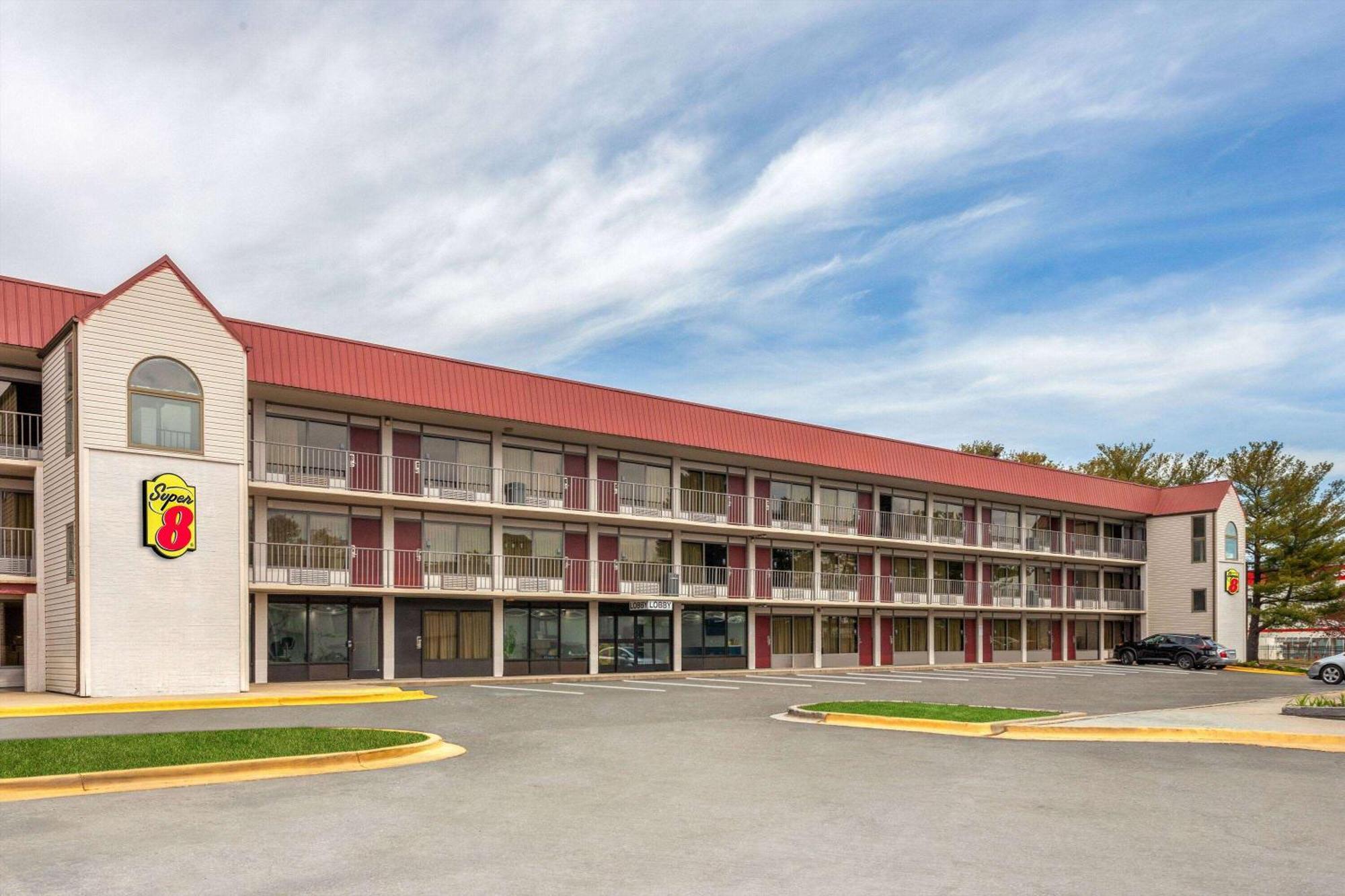 Super 8 By Wyndham Baltimore Northwest Екстериор снимка
