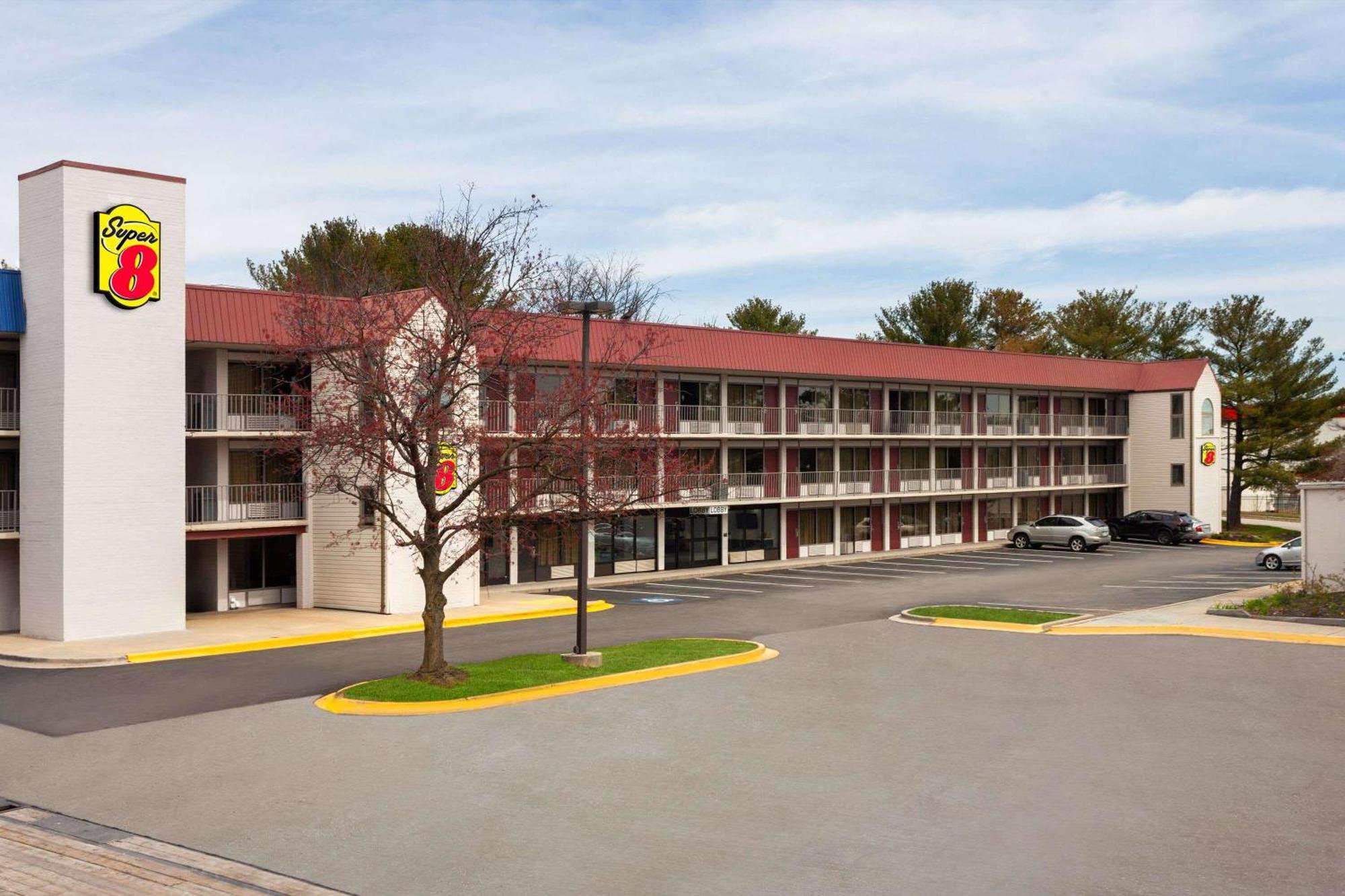 Super 8 By Wyndham Baltimore Northwest Екстериор снимка